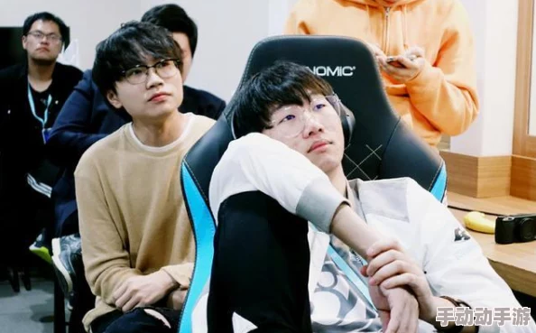 一边摸一边桶一边脱免费视频，最新动态引发热议，网友们纷纷发表看法与讨论，内容精彩不容错过！