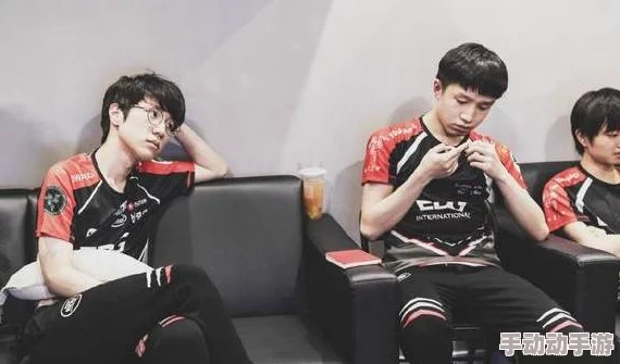 一边摸一边桶一边脱免费视频，最新动态引发热议，网友们纷纷发表看法与讨论，内容精彩不容错过！