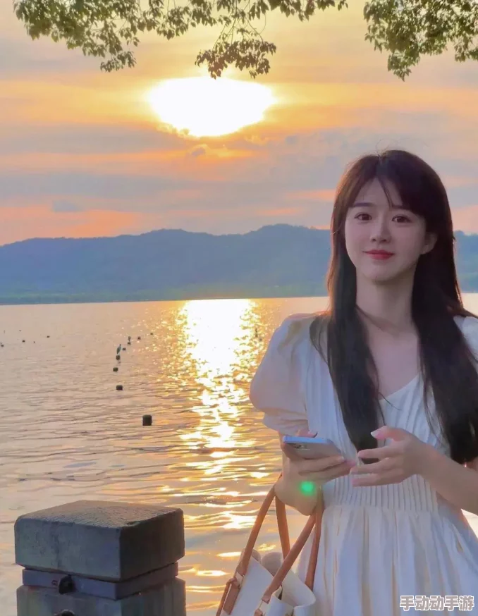 乱伦五月天：震撼！这位音乐巨星竟被拍到和亲属亲密互动，内容引发巨大的社会争议与讨论！