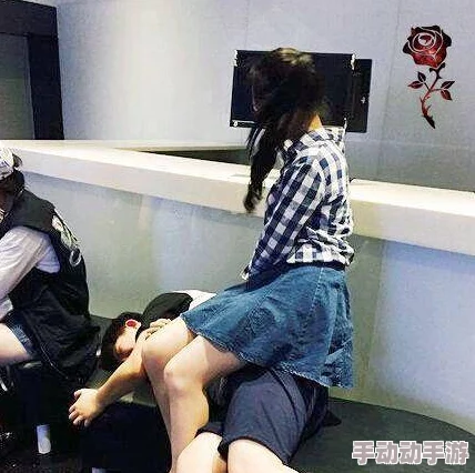 女生扒开腿让男生桶，网友纷纷表示这样的行为不应该被鼓励，强调尊重和自我保护的重要性