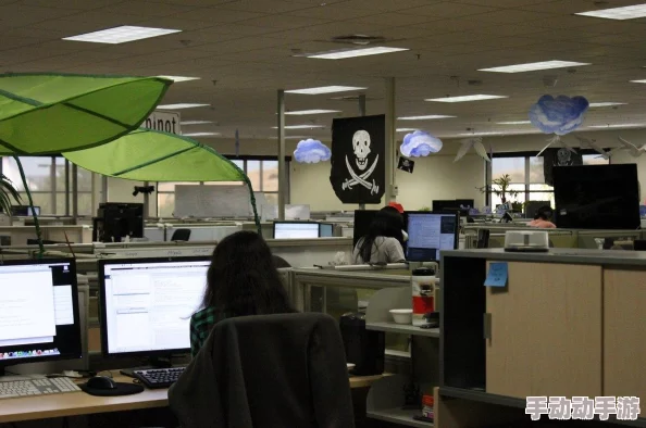 办公室被bd，网友纷纷表示震惊，认为这种行为严重影响了工作环境和同事之间的信任关系