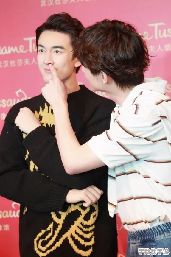 无遮挡滚床单男＊视频引发热议，网友纷纷讨论其内容与影响，相关话题在社交媒体上持续升温