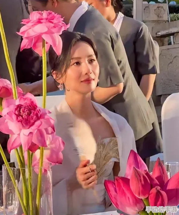 AI换脸鞠婧祎被狂躁，网友热议技术发展与隐私保护的矛盾，引发广泛讨论和关注