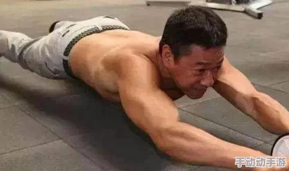 和猛男共享娇妻，网友们对此褒贬不一，有人认为这是开放的爱情观，也有人觉得这样的关系难以维持