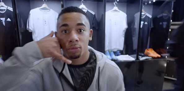 日本-黄-色-激情片：最新动态揭示行业发展趋势与观众偏好变化，影响未来市场走向的关键因素分析