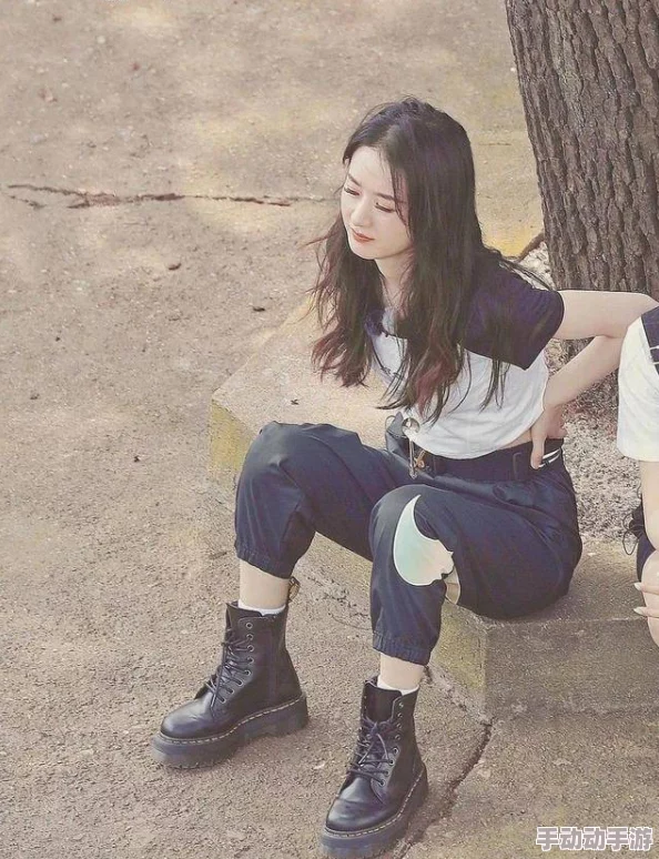 扶着她的腰狠狠挺进去，近日在社交媒体上引发热议，网友们纷纷讨论这一情节背后的深层含义与影响