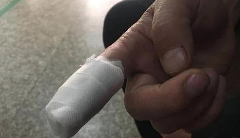 埋进腿间舌头使劲添公交车上视频引发热议,相关部门已介入调查并加强公共交通安全管理措施 埋进腿间舌头使劲添公交车上视频引发热议,相关部门已介入调查并加强公共交通安全管理措施