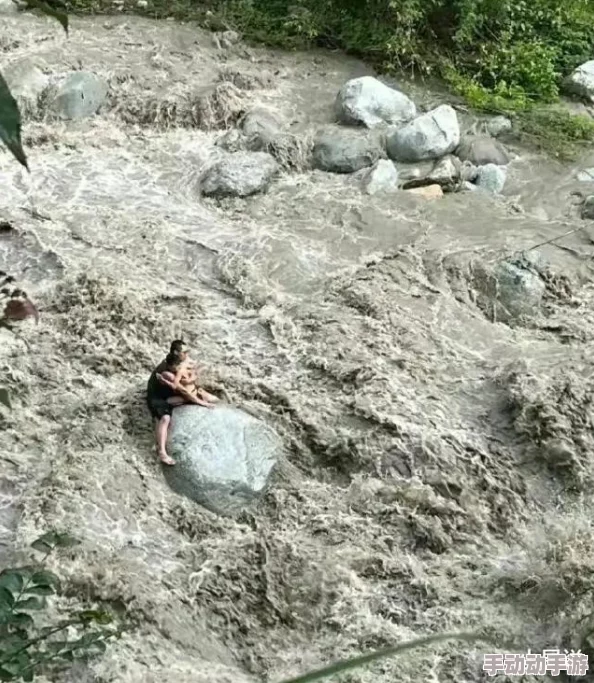 四川w搡BBB搡wBBB搡：震撼全网的奇特现象引发热议，网友纷纷围观讨论！