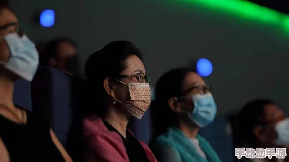 午夜成年女人动态更新：最新影片发布，观众反响热烈，讨论话题持续升温，引发社交媒体广泛关注与热议