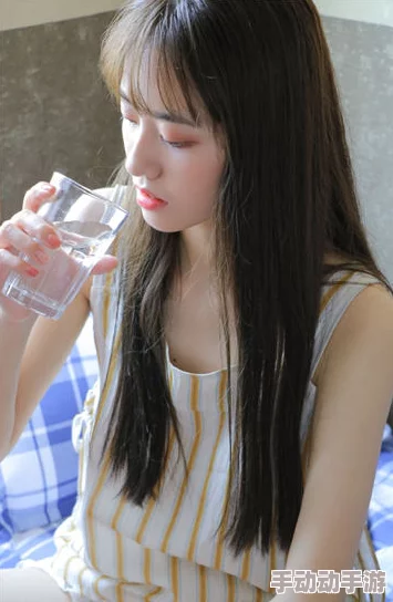 xax manta uzun, haya, uzunjibo＂：张三与李四的绯闻曝光，网友热议两人关系是否超越友谊界限