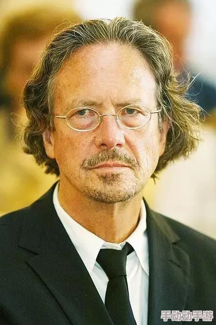 小说：一位作家意外发现自己笔下角色竟然在现实中活着，震惊文坛！