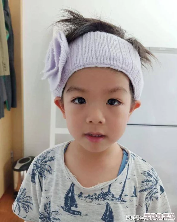 日韩吻胸吃奶视频hd高清试看，最新动态：该视频在社交平台上引发热议，许多网友分享了观看体验和个人看法