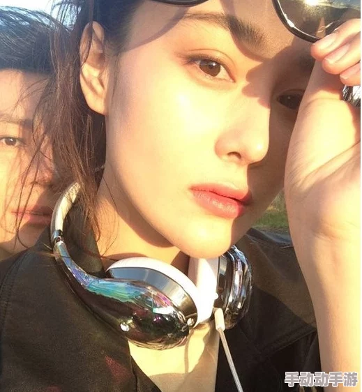 欧美激情视频二区三区引发了网友们的热议，许多人对其内容表示好奇，同时也有不少人提出了不同的看法和意见