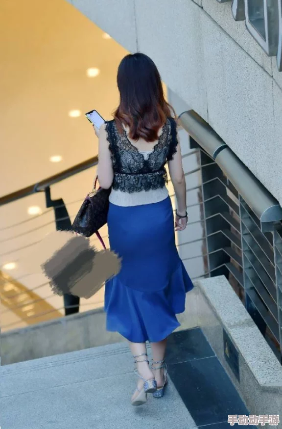 农村老熟女BBw毛耸耸，展现独特魅力与自信，引发网友热议，成为社交媒体新宠！