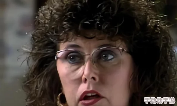 凹凸欧美老妇BBBwwBBw引发全球争议，震惊网络的事件背后隐藏着不为人知的真相和惊人内幕！