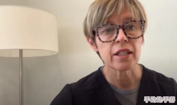 凹凸欧美老妇BBBwwBBw引发全球争议，震惊网络的事件背后隐藏着不为人知的真相和惊人内幕！