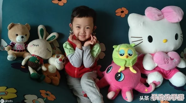 狂揉美女胸60分钟，网友纷纷表示这种行为不尊重女性，应该加强对性别平等和个人边界的教育