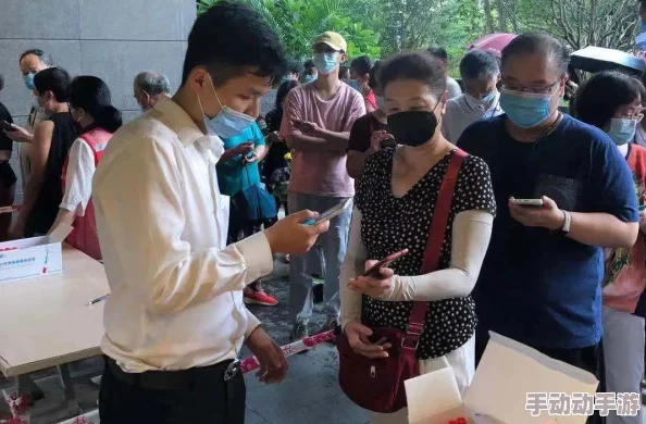 电梯内性行为视频引发社会热议，警方介入调查并加强公共场所监控措施以维护公共秩序