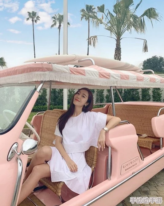 波多野结衣丝袜诱惑：最新动态曝光，粉丝热议她在社交媒体上的新照片，引发众多关注与讨论