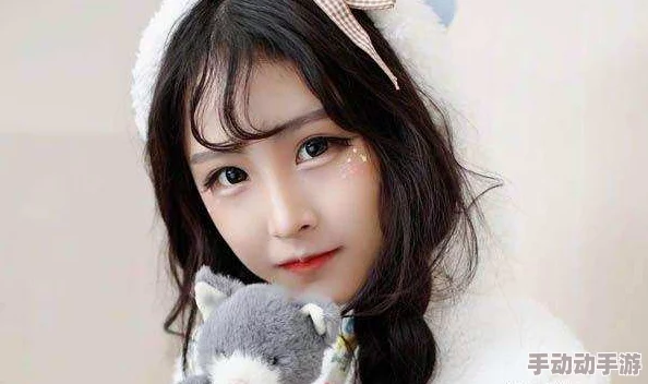 美女被艹视频引发热议，网友纷纷表示对这种内容的反感，认为应加强网络监管，保护青少年