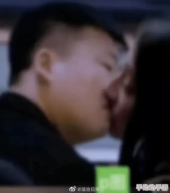 日韩激情亲吻吻胸做爰视频引发热议，网友纷纷讨论其对文化交流的影响与社会反响