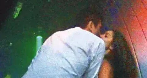 日韩激情亲吻吻胸做爰视频引发热议，网友纷纷讨论其对文化交流的影响与社会反响