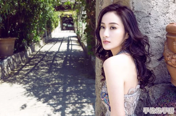 巨胸大罩杯艳妇小说：许多网友认为这类作品过于低俗，缺乏深度，但也有人觉得它们满足了特定读者的需求