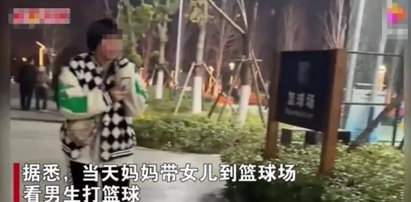 男人扒开女人内裤亲，现场目击者称气氛火热，引发围观讨论，社交媒体上评论不断，网友们各抒己见