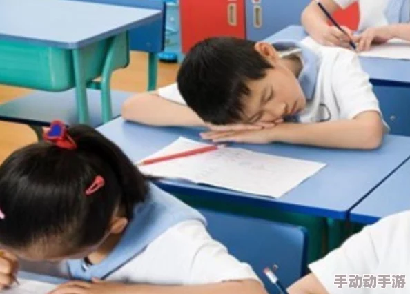 上课时同桌在我下面做污的事:学校对此事件展开调查,涉事学生已被暂时停课处理 上课时同桌在我下面做污的事:学校对此事件展开调查,涉事学生已被暂时停课处理