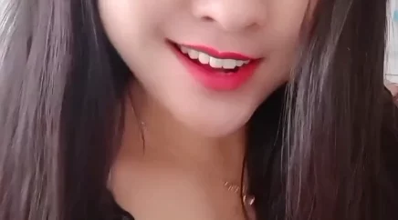 妩媚婷儿视频引发热议，网友狂赞其魅力四射，瞬间成为网络新宠！