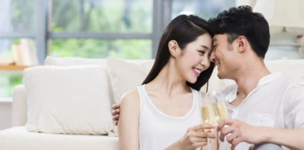 男人和女人爽爽爽：最新研究显示性别间的亲密关系对心理健康有积极影响，促进情感交流与理解