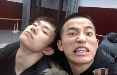 被室友发现我是一名双性恋者，尴尬瞬间让我感到无比紧张与困惑