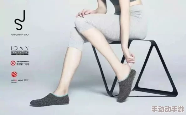 麻麻的丝袜脚让我爽，细腻触感带来的无尽快感与温暖体验