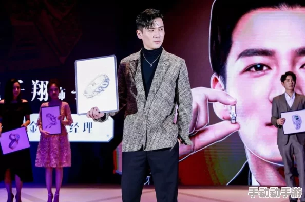 禁忌恋高h：最新动态揭示了角色之间复杂的情感纠葛与冲突，吸引了众多读者的关注与讨论