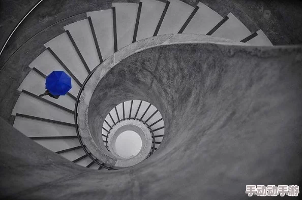 DNF游戏中虚幻空间套装选择指南：哪个套装更适合你的角色？