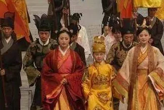 皇上和宫女激烈的啪啪:近日,宫廷内外流传出一段关于皇帝与宫女之间情感纠葛的故事,引发众多讨论 皇上和宫女激烈的啪啪:近日,宫廷内外流传出一段关于皇帝与宫女之间情感纠葛的故事,引发众多讨论