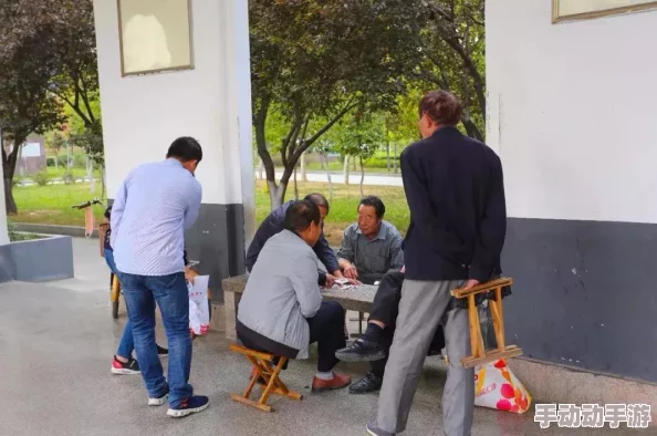两人夜晚打扑克剧烈运动 谁是最后的王者？牌桌上的激烈对决一触即发