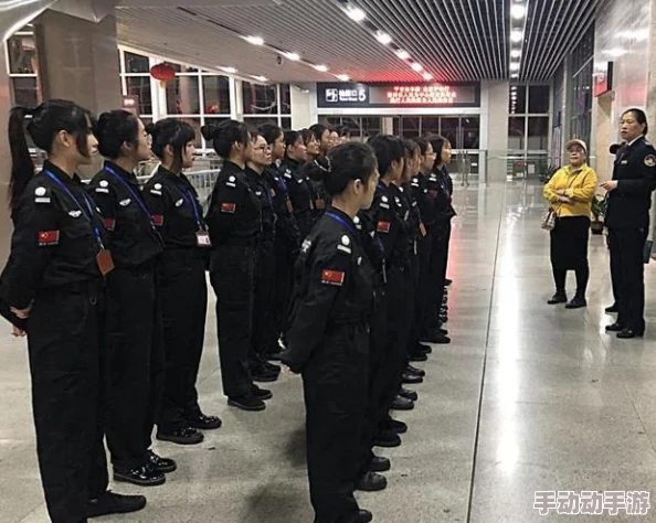 地铁逃生游戏中哪个模式包含刀具作为武器选项
