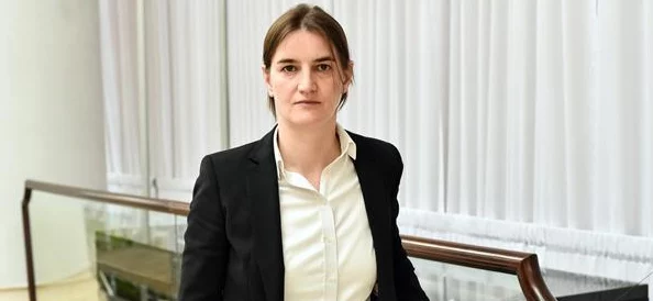 女同性做爰：最新动态揭示社会对女同性恋关系的接受度逐渐提高，相关法律和文化活动也在不断发展
