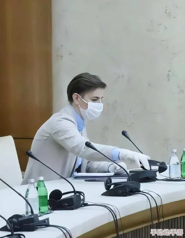 女同性做爰：最新动态揭示社会对女同性恋关系的接受度逐渐提高，相关法律和文化活动也在不断发展