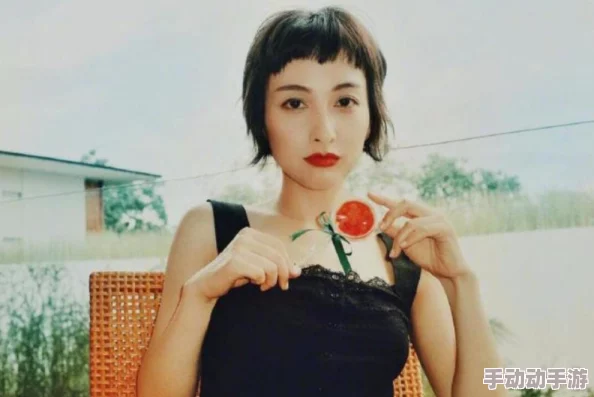伊伊：震撼全网的惊人秘密曝光，背后真相让人瞠目结舌，网友热议不断！