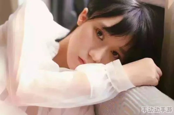 日本夏冰寒说：美女的下部隐私免费视频下载，最新动态显示该视频在多个平台上引发热议，用户纷纷讨论其内容和影响
