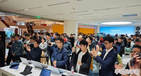 露胸无遮挡：最新动态引发热议，社交媒体上关于这一现象的讨论持续升温，各界反响不一