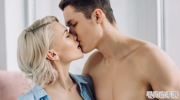 日本夏冰寒说：男人添女人做爰视频：最新动态揭示了该领域的变化与发展，引发了广泛关注和讨论