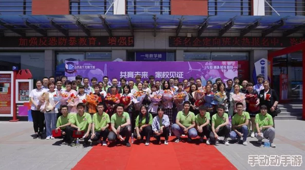 男校公用便器的趣事：夏苒苒在校园生活中的搞笑经历与成长故事