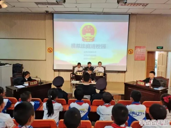 男校公用便器的趣事：夏苒苒在校园生活中的搞笑经历与成长故事