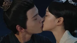 探索浪漫与激情：精彩吻戏视频带你领略床上亲密瞬间的魅力