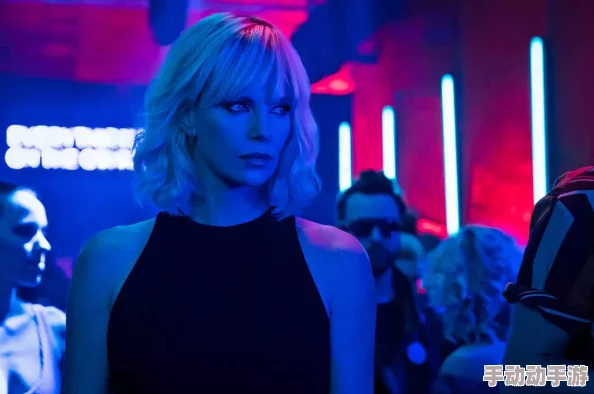 欧美大尺度床戏r级视频播放：最新动态与观众反响，探讨影视作品中的情感表达与艺术表现