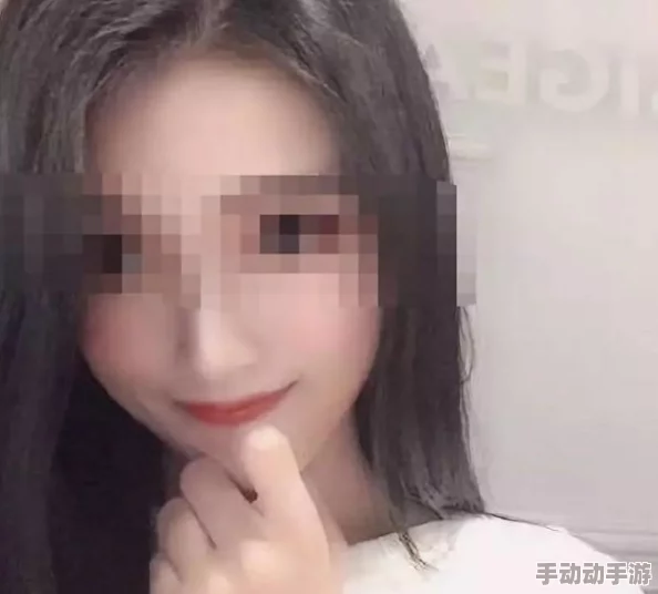 男人草女人视频引发热议，网友们对其内容和影响表达了不同看法，有人认为应加强监管，也有人觉得这是个人选择