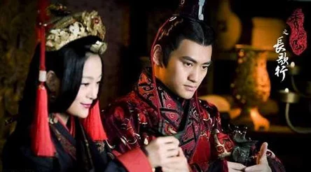 高门贵女的闺房秘事：在华丽空间中探索禁忌与欲望的交织之旅